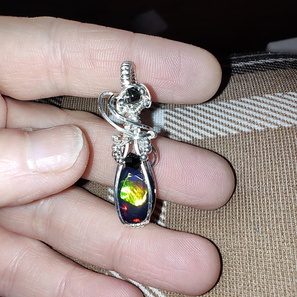 Sterling silver wire wrapped genuine black faceted Ethiopian opal pendant - Picture 7 of 9